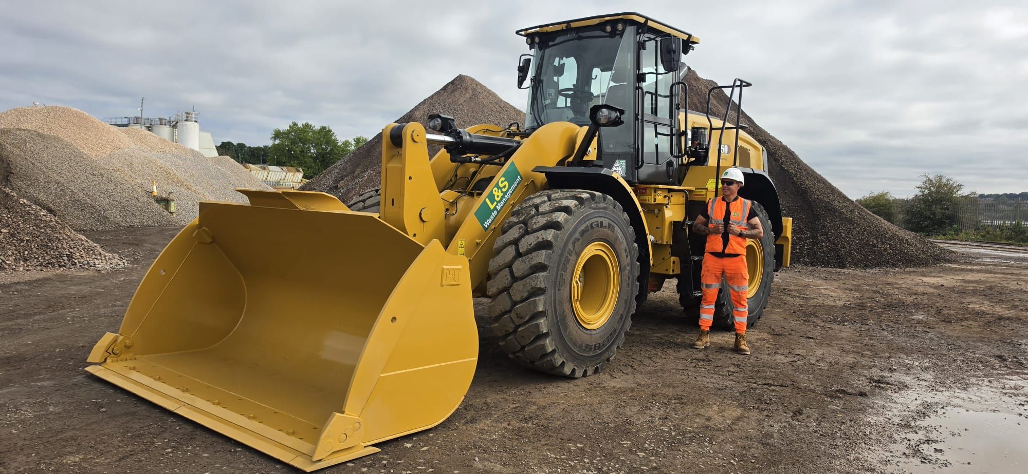 L&S WASTE MANAGEMENT CONTINUES LONG-STANDING PARTNERSHIP WITH PORTSMOUTH FOOTBALL CLUB L&S Waste Management